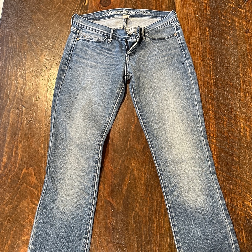 Abercrombie & Fitch Women's Light Blue Skinny Jeans
